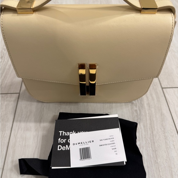 DeMellier Vancouver in Sand color - Picture 10 of 10